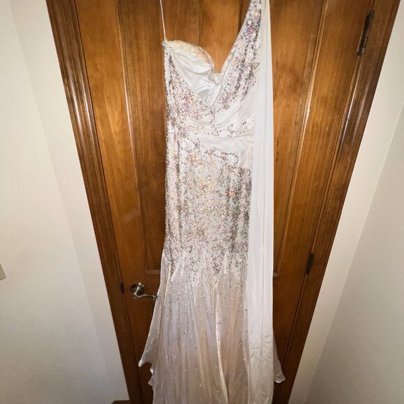 Mac Duggal One Shoulder Sequin Dress - White and Silver - Picture 5 of 7